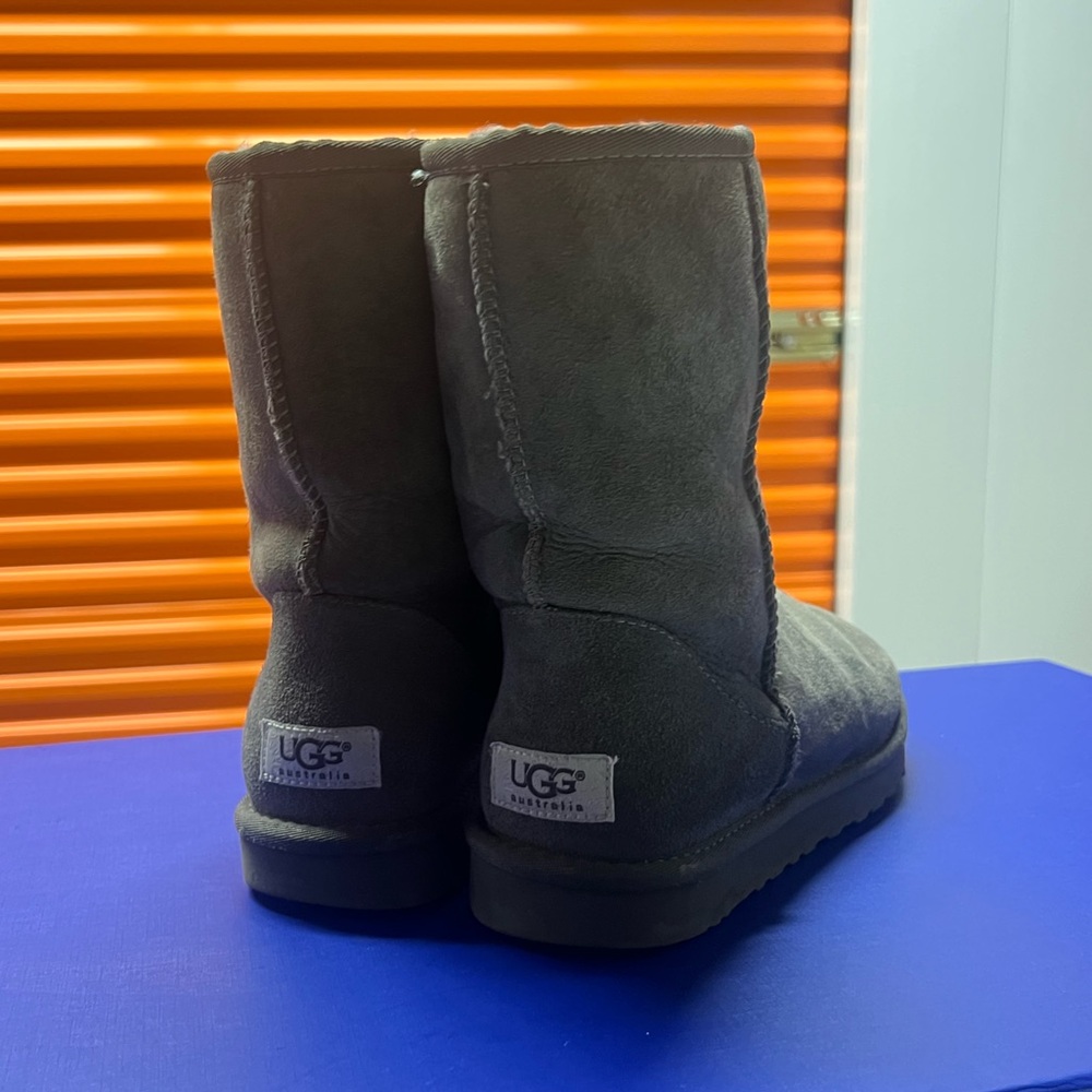 Classic Gray Uggs Size 7